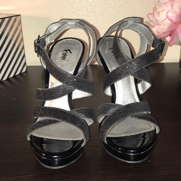 Black Heels ✨ - Picture 2 of 5